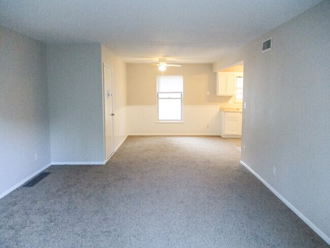 Building Photo - 8000 E 88th Ter