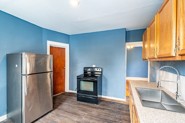 Building Photo - 292 Reynolds St