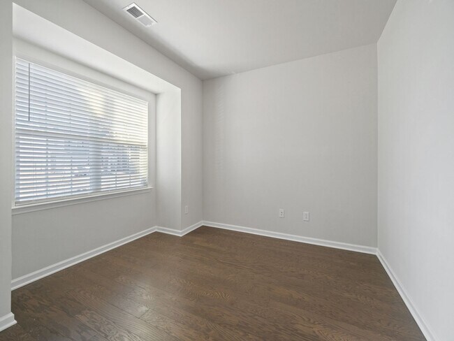 Building Photo - Beautiful Almost New Home with 5 Bedroom & 4.5 Baths