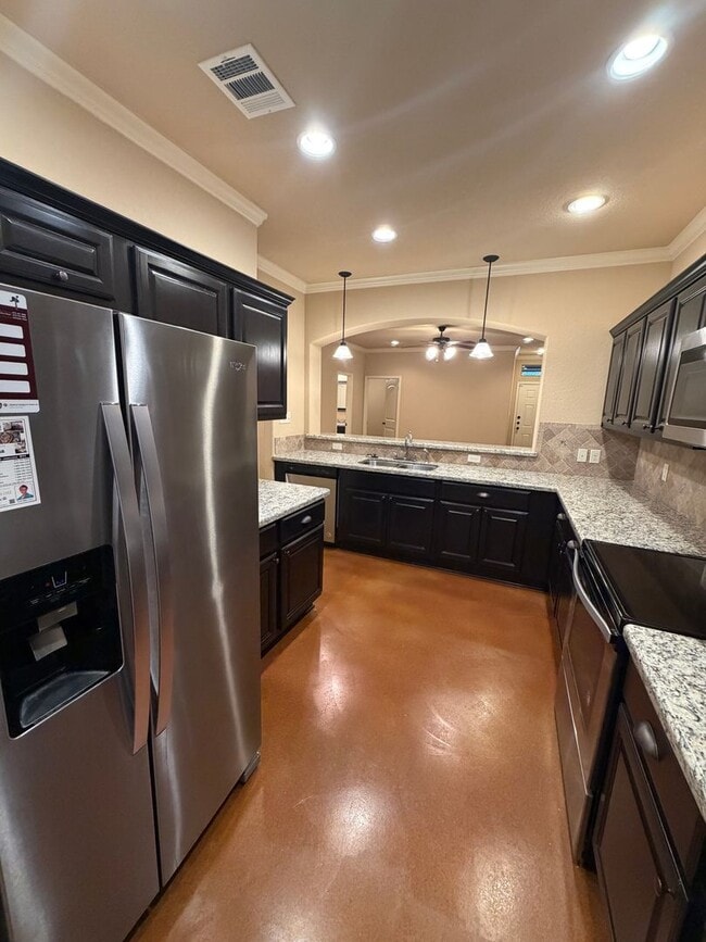 Building Photo - 3 Bedroom 3 Bath Barraks Townhome