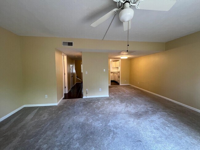 Building Photo - 1625 Centerville Rd