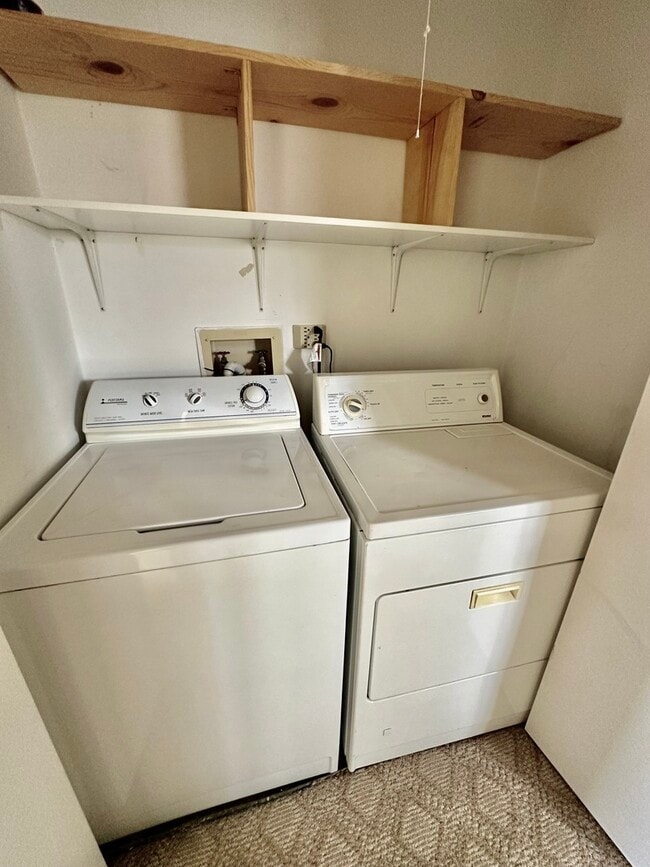 Building Photo - 2450 Devonshire Ct