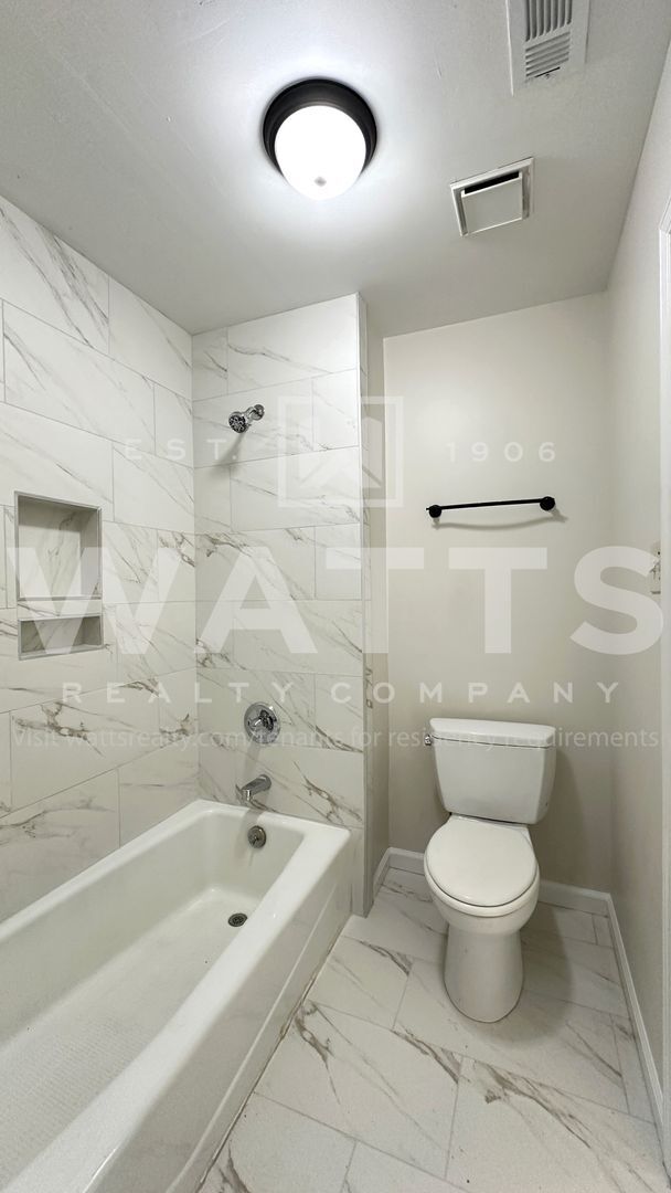 Building Photo - 4 Bedroom, 4.5 Bath Home in Heart of Hoover