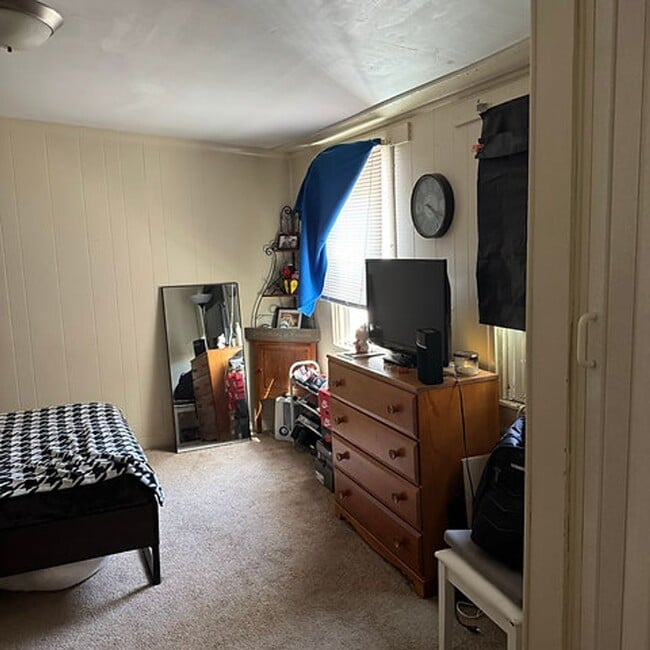 Building Photo - 319 N Elm St