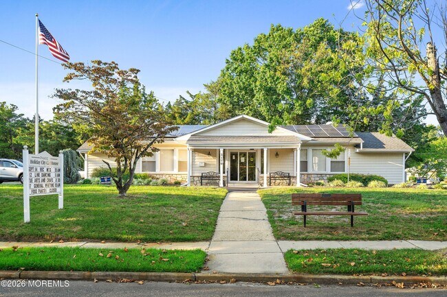 Building Photo - 1734 Yorktowne Blvd