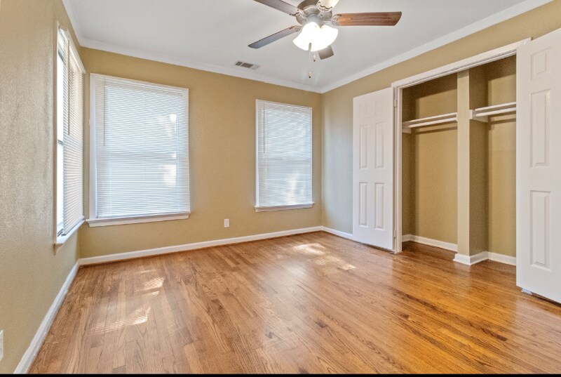 Building Photo - 10911 Visalia Dr