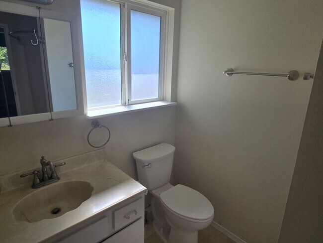 Building Photo - 1448 SW Canyon Dr