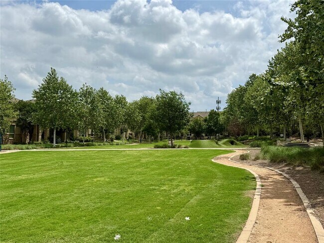 Building Photo - 6814 E Riverside Dr