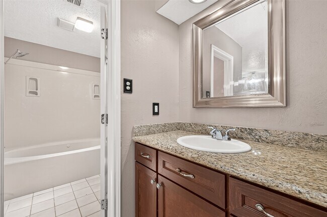 Building Photo - 7403 Shady Vale Ln