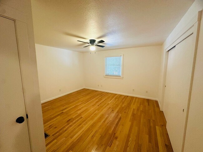 Building Photo - Spacious 1 Bedroom in Downtown Sacramento Where Convivence Is KEY! CALL Today To Schedule a Showing!