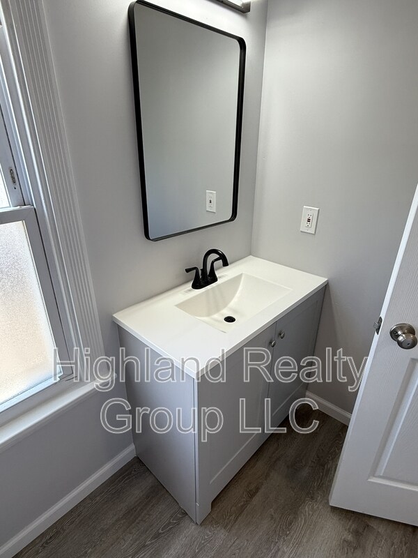 Building Photo - 913 Blunston St