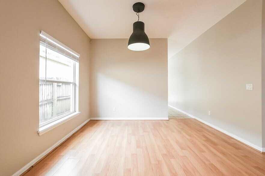 Building Photo - 10531 Leader Ln