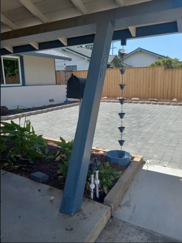 Building Photo - 360 Lovers Ln