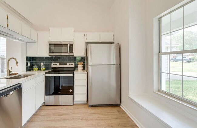 Building Photo - 814 Tamarack S