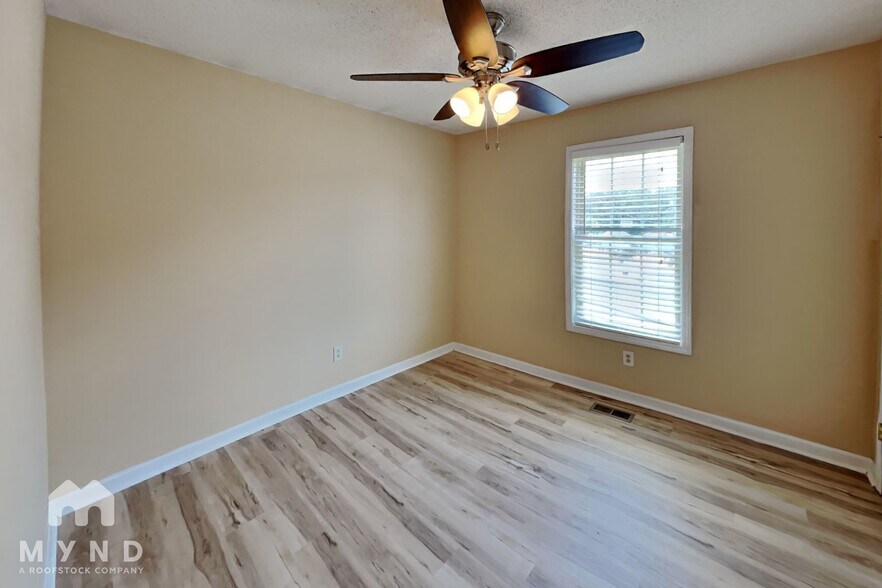Building Photo - 413 River Trace Dr