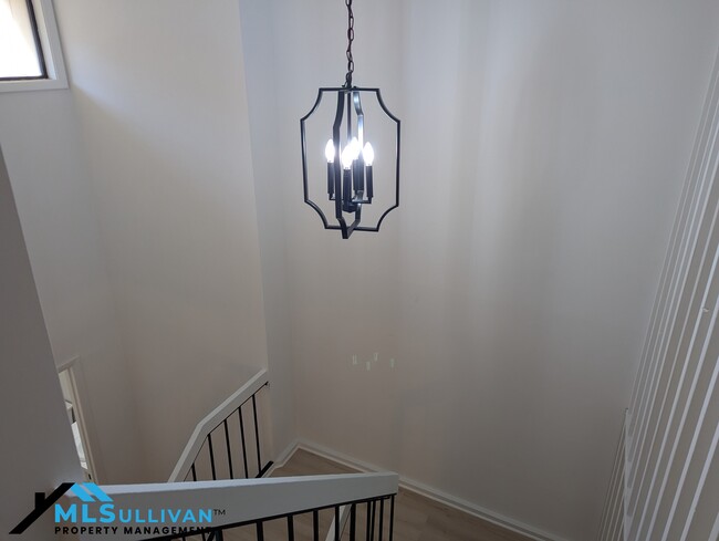 Building Photo - 4100-4105 Five Oaks Dr