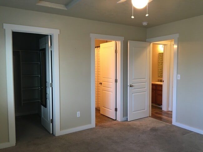 Building Photo - Perfect 4 bed 2.5 ba home in the desirable...