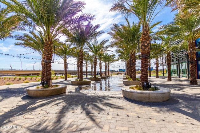 Building Photo - 945 E Playa Del Norte Dr