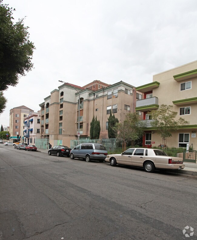 806 S. Burlington Ave. - 806 S Burlington Ave