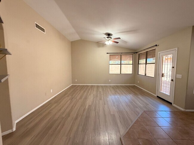 Building Photo - Beautiful 3 Bed / 2 Bath Surprise Home with *NO Carpet*