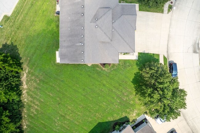 Building Photo - Huge 3 Bedroom, 2 Bath Town Home in SW Col...
