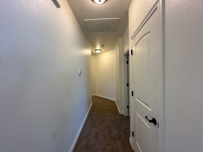 Building Photo - Beautiful Cold Springs Home