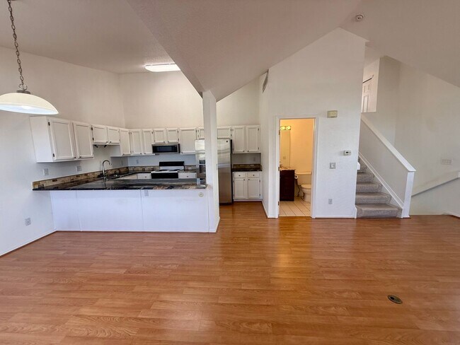 Building Photo - 537 Canyon View Dr