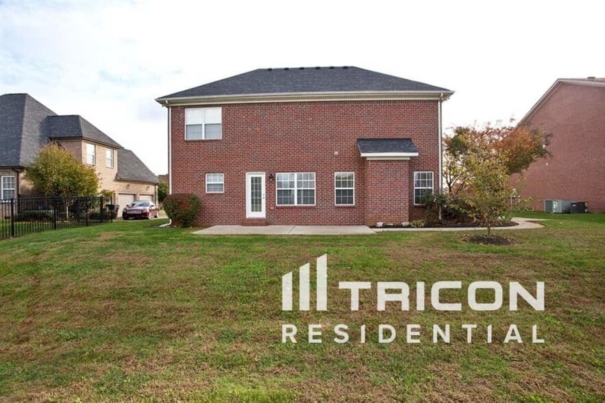 Building Photo - 1344 St Ives Ct