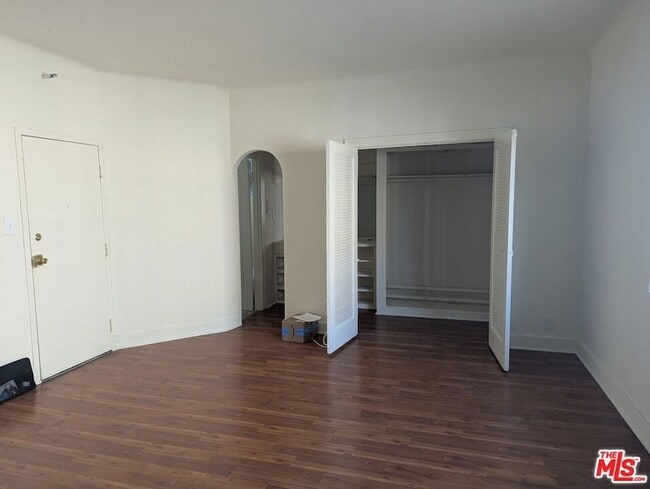 Building Photo - 259 S Harvard Blvd