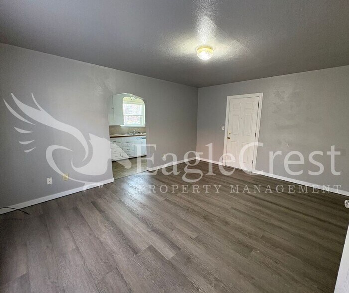 Building Photo - 401SUMACH