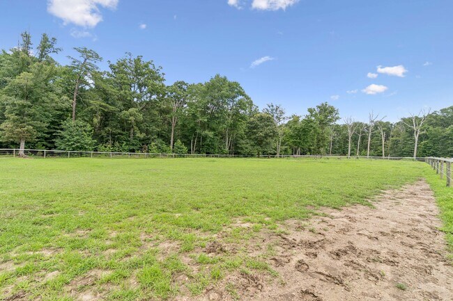 Building Photo - 15104 Gardner Rd