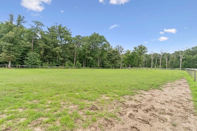 Building Photo - 21-acre equestrian facility - Just 20 miles from DC!