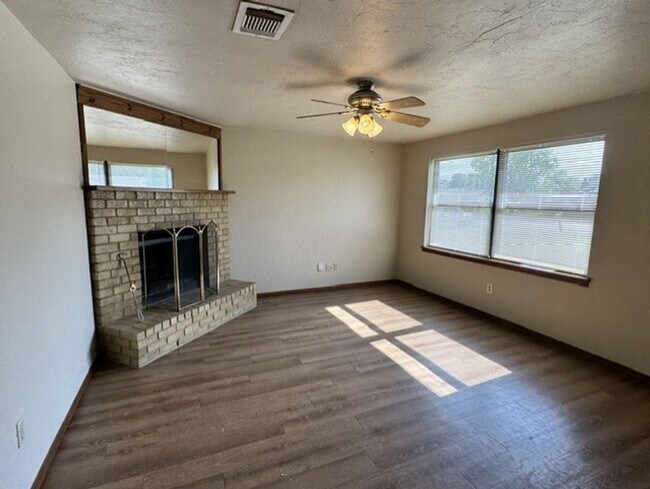 Building Photo - 2 bed 2 bath in Moore schools!