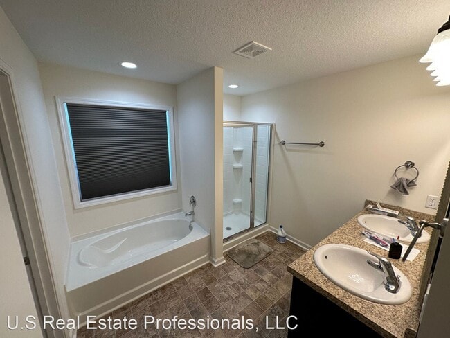 Building Photo - 4 br, 2.5 bath House - 125 WW Winn Ave