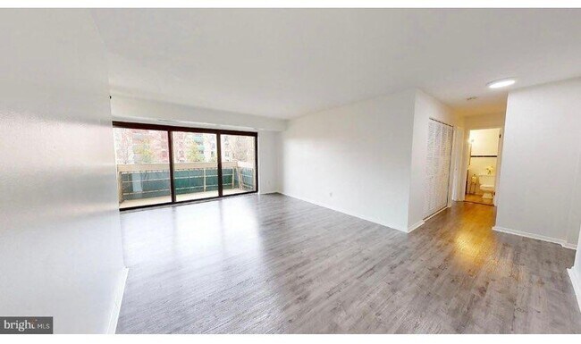 Building Photo - 6145 Leesburg Pike