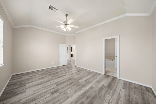 Building Photo - 24503 Lakecrest Bend Dr