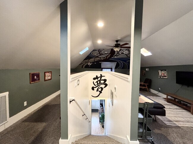 Building Photo - 608 Park St.