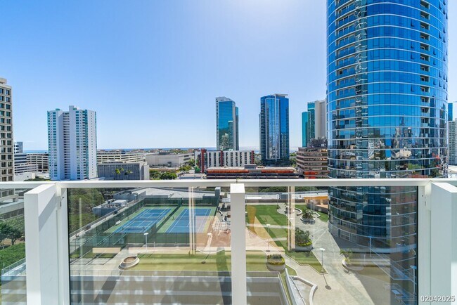 Building Photo - 2 BD/2 BA/2 Parking Condo in the Moana Pacific