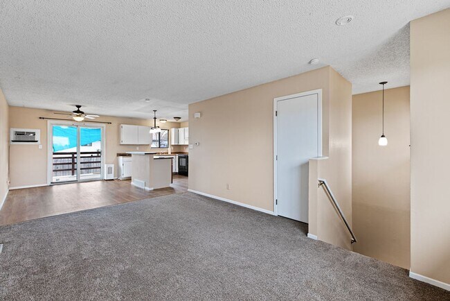 Building Photo - Spacious 2 Bedroom, 1.5 Bath Townhome in Greeley!