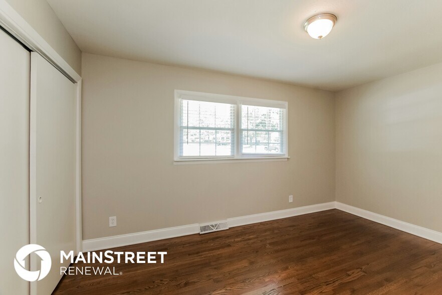 Building Photo - 1532 Downs Ave