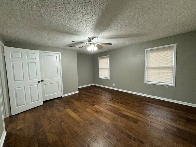 Building Photo - 5633 Highland Ave