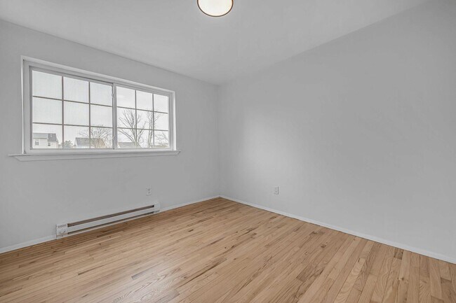 Building Photo - 461 Hale St