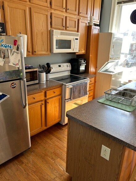 Building Photo - 516 Chapel St