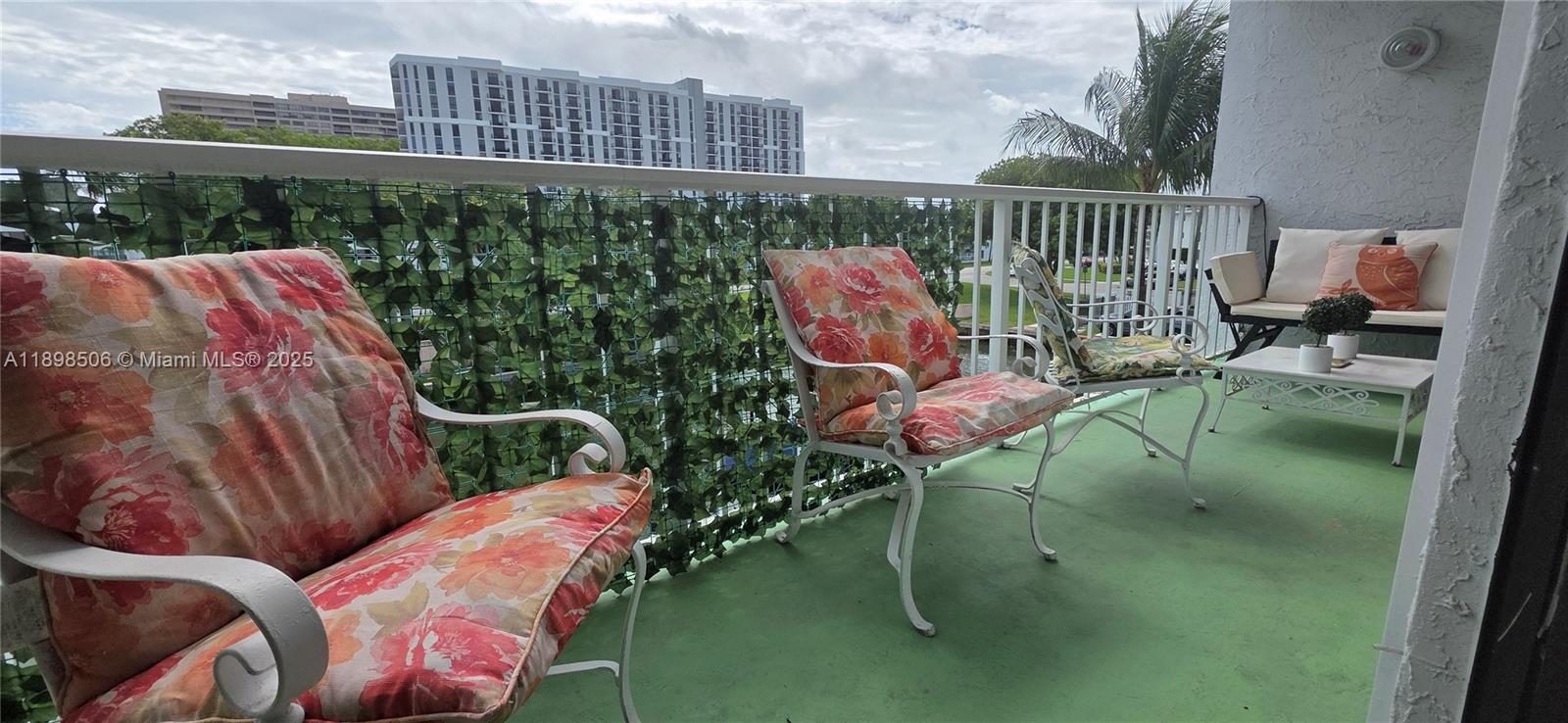 Building Photo - 1650 NE 115th St