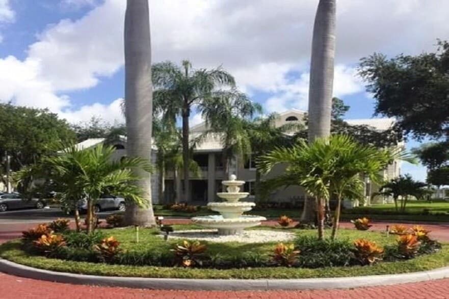 Building Photo - 2841 N Oakland Forest Dr