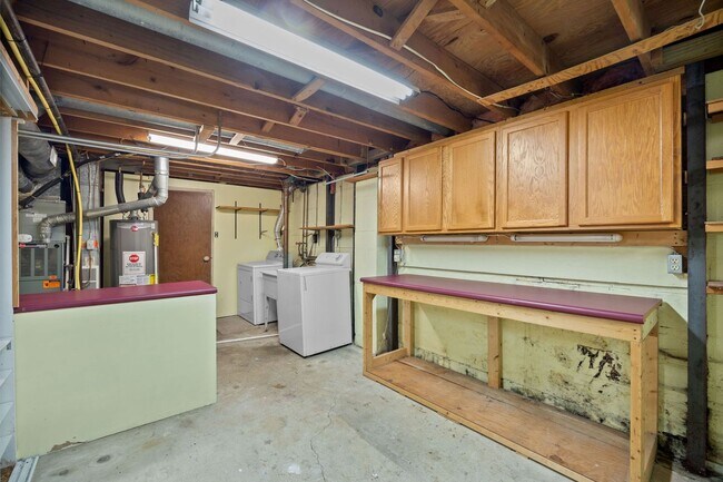 Building Photo - PLEASANT RUN - Well cared for 3 bed ranch ...