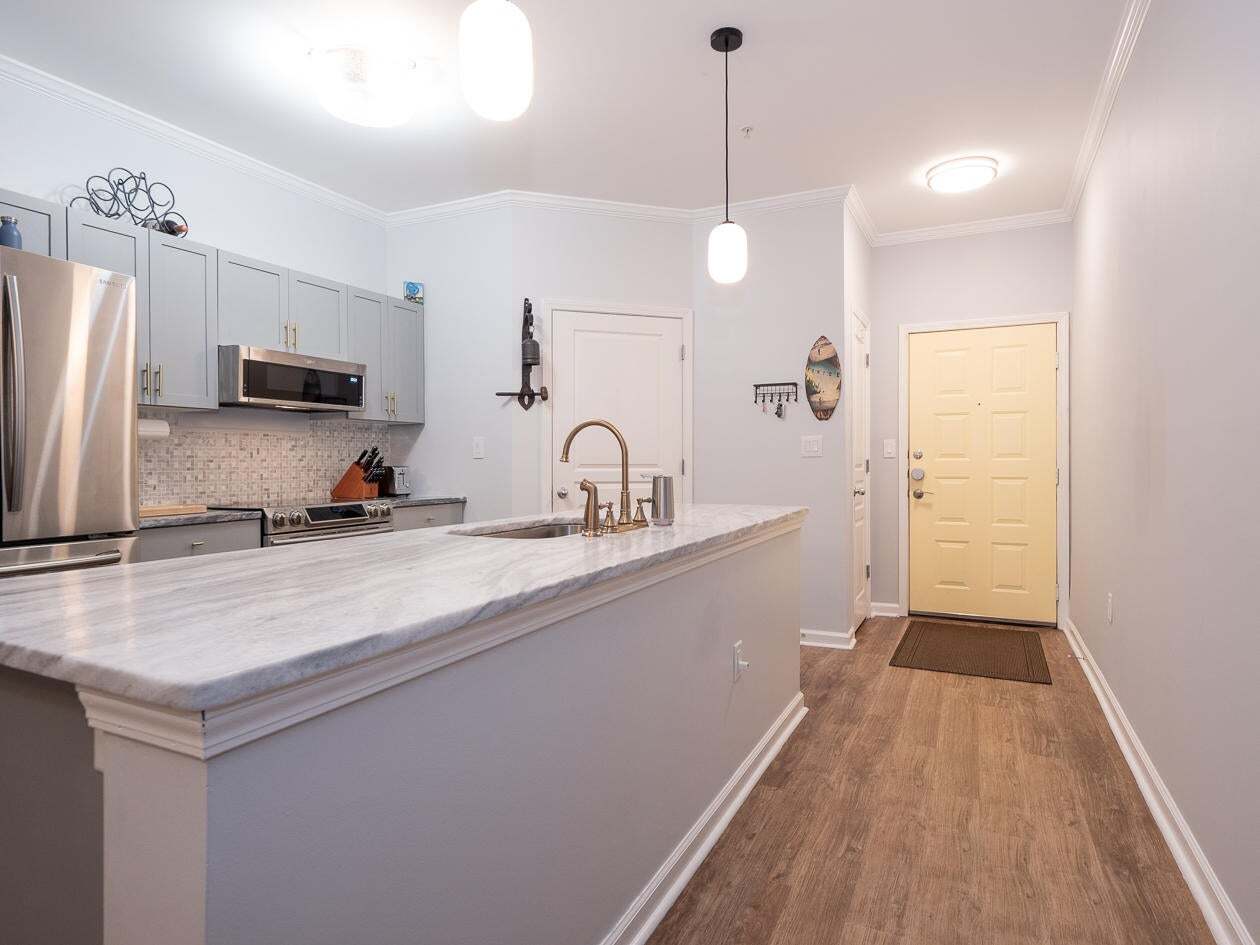 kitchen toward entrance - 500 Bucksley Ln