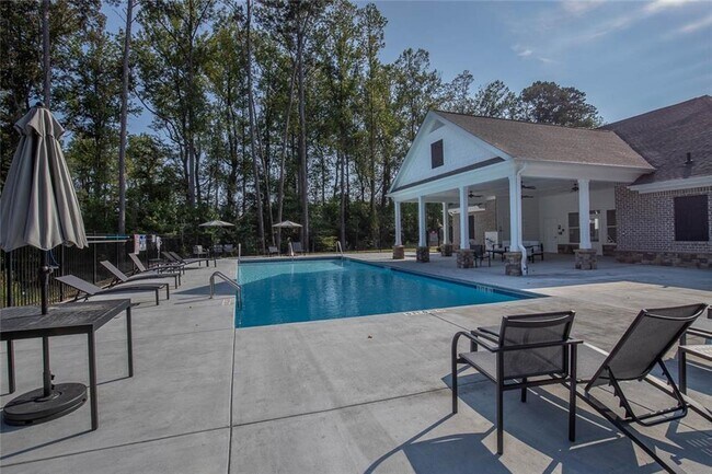 Building Photo - 2425 Livi Ln