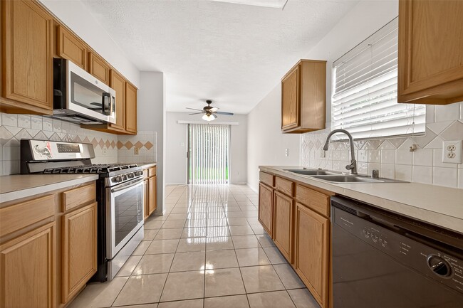 Building Photo - 8839 Aspen Meadow Dr