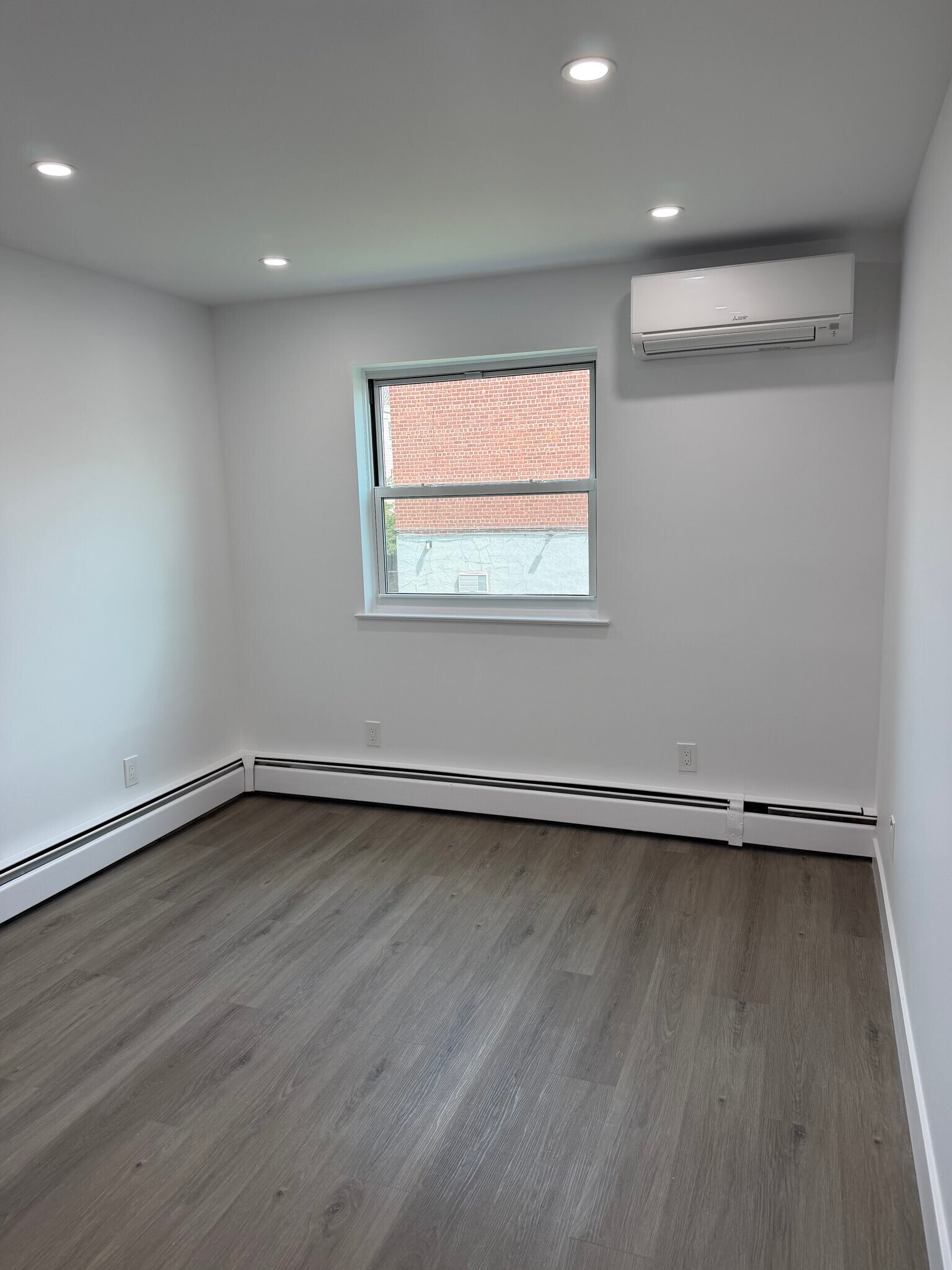 Building Photo - 4202 Oneida Ave